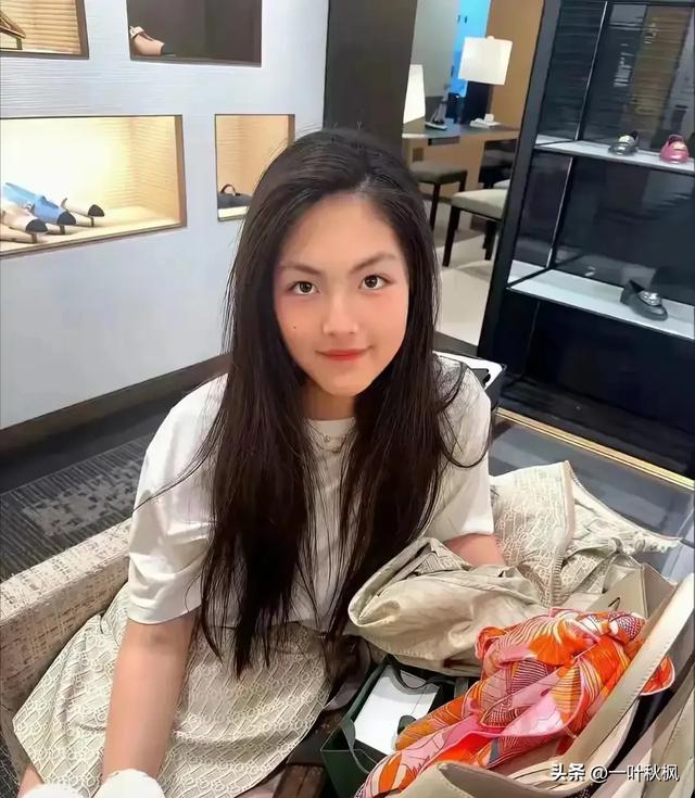 李湘在平台晒自家北京小院。大到让网友以为是景区，真的太有钱了