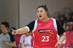 女篮又有大动作！260斤刘禹彤加盟北京：联手张敬一冲击冠军？图片