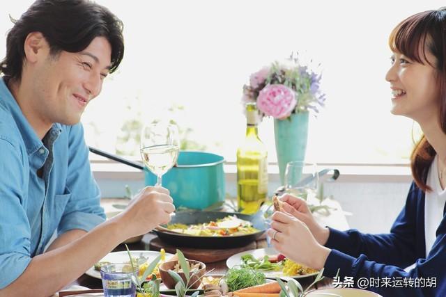 夫妻之间最伤丈夫心的，大多是妻子的3种行为，基本错不了