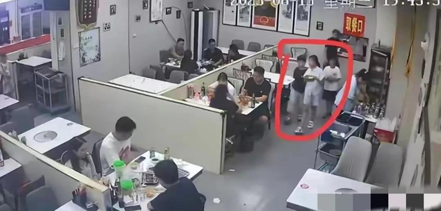 反转！饸烙面馆老板黑史被扒，直接社死，账单曝光，警方介入