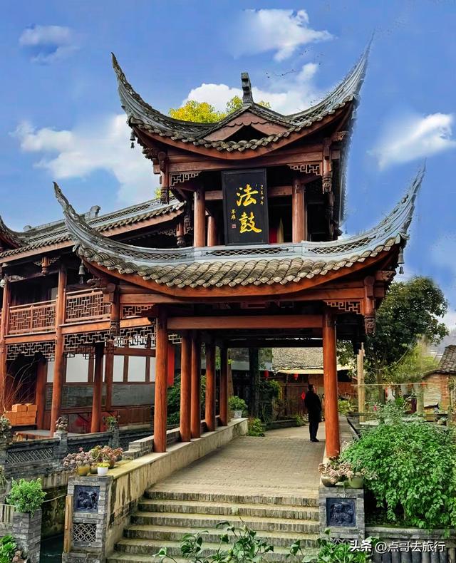 成都大邑最精致寺庙，钟鼓楼建于河上，超级漂亮，公共交通可达！