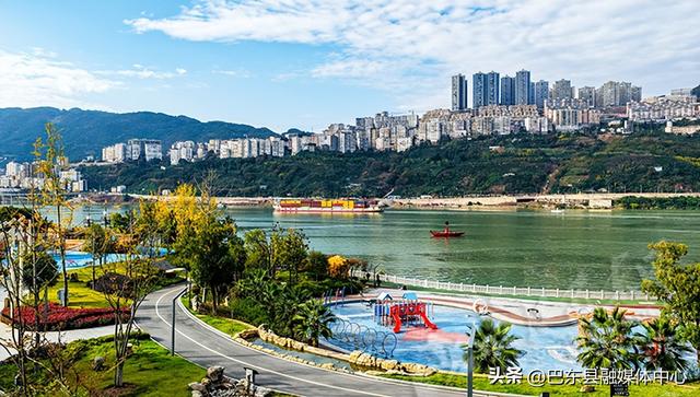 三峡风光美 货运航道忙（组图）