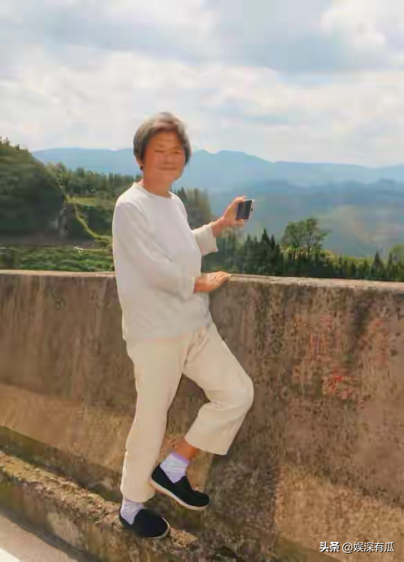 上海71岁老太卖房自驾旅游 , 9年没回家 , 坦言：不会给亲人留一分钱