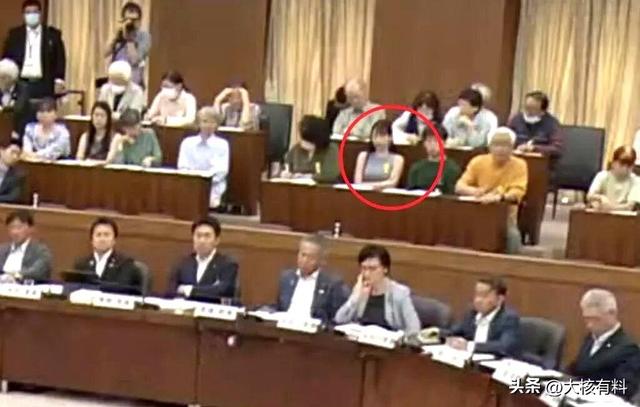 日本首相候选人出轨嫩模，情人身材火爆前凸后翘，年龄相差16岁