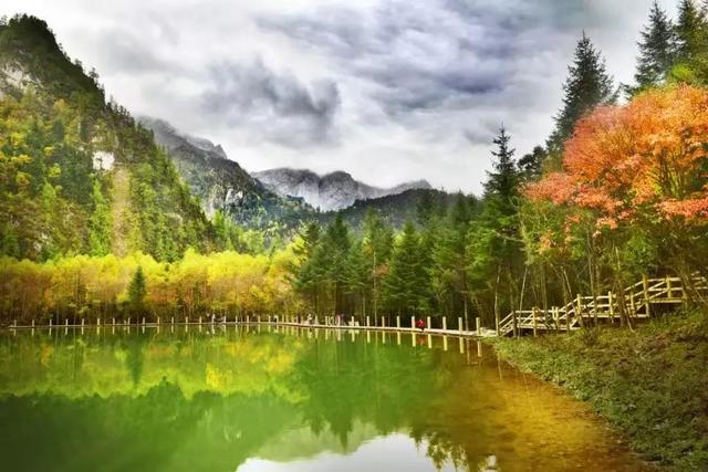 初秋官鹅沟：水清山染、静候君来