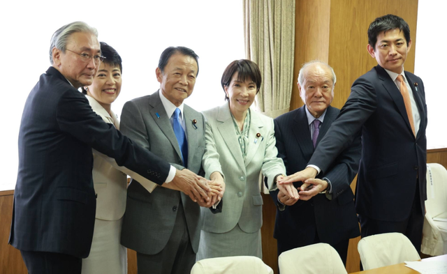 高市早苗被特朗普训了一顿，日本人不敢想象	，要独自面对中国怒火