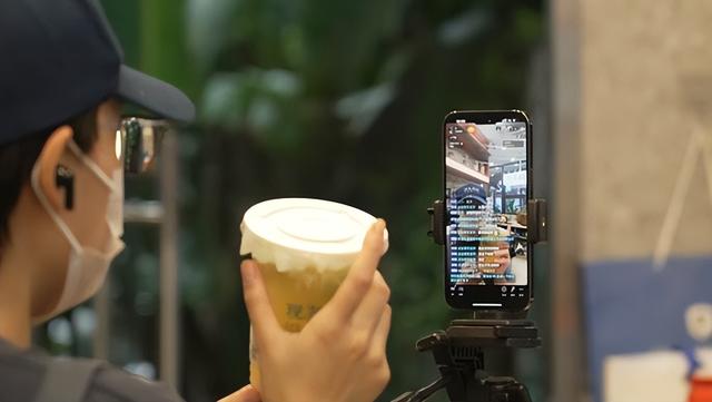 中国电信温州分公司正式发布5G-A网络 传统老街率先体验“极速新时代”