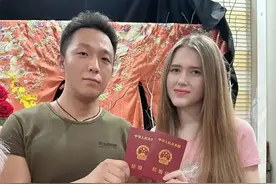 洛阳29岁小伙娶俄罗斯00后女孩，没花1分钱彩礼，婚后过的如何？图片