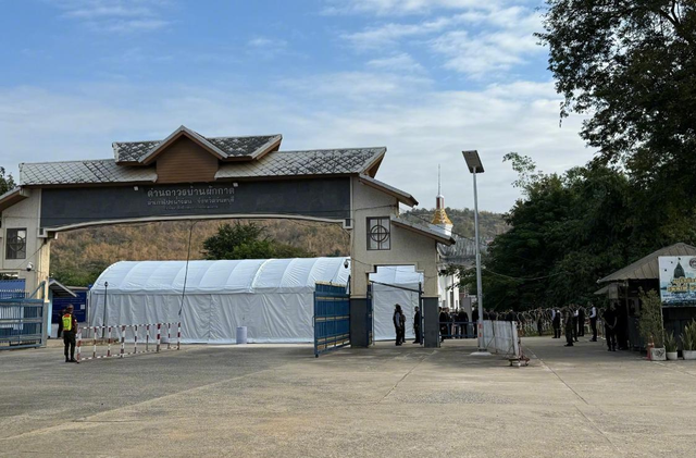 中国给特朗普上了一课！当着王毅的面，泰柬外长笑容满面亲密握手