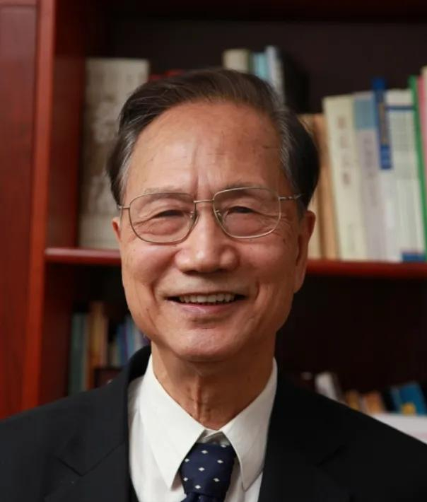 特朗普慌了：签下万亿美元豪赌计划！与此同时中国神秘人物藏不住