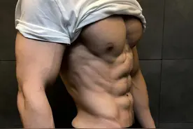 都是肌肉男，脂包肌与精壮肌差距有多大？图片