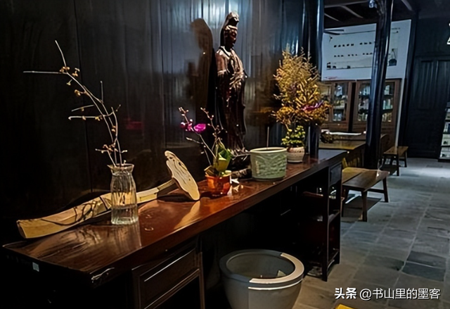 白天念经晚上蹦迪！风流尼姑释智定，东窗事发时，屋里还藏着假发