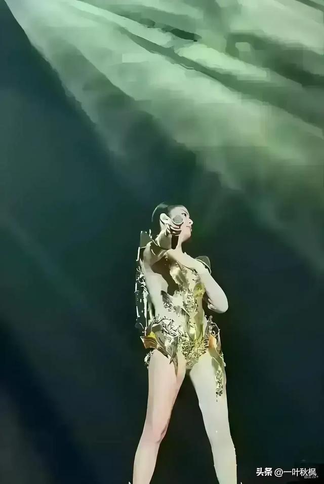 陈慧琳演唱会穿三角裤衩，五十多了合适吗？人老心不老 不愧是女神
