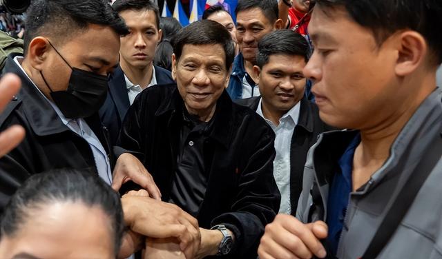 菲律宾即将大乱？马科斯和莎拉同时弹劾，杜特尔特亲孙子低调来华