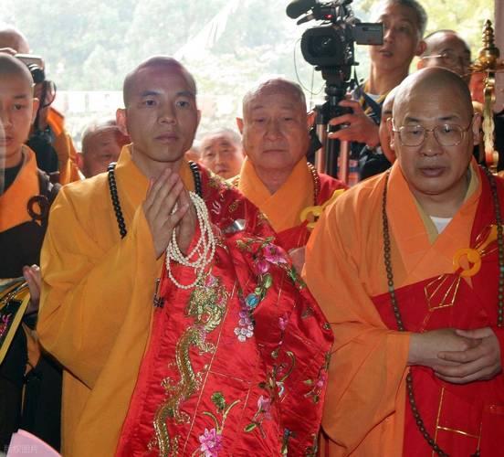 拔出萝卜带出泥！上任仅4天新主持完胜释永信，李冰冰意外被牵连