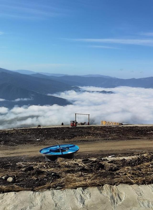 登上新疆云霄峰，一览四国景！