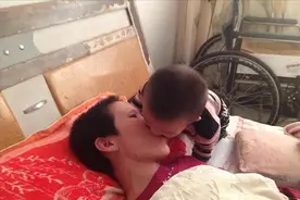 2011年，植物人妻子意外怀孕，丈夫说必须生，两年后结局令人震惊图片