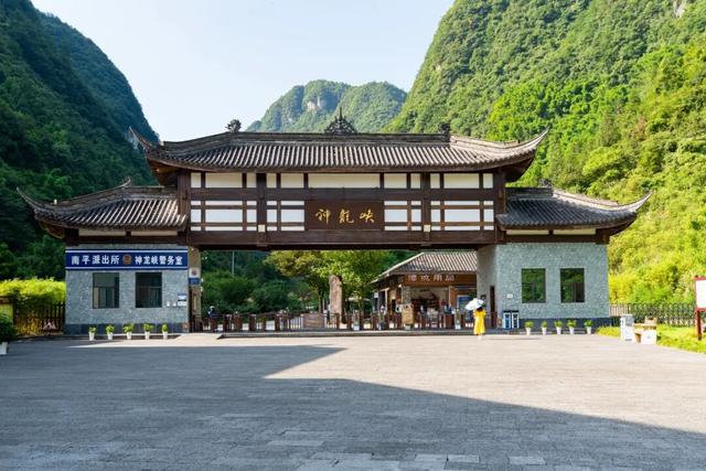 金佛山邀重庆工业职业技术大学（南川校区）全校师生解锁山水美景~