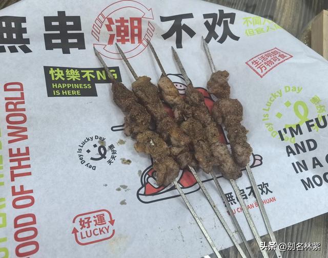 内蒙出发新疆，往返22天，5个人吃饭花4687元，网友问每天吃糠吗