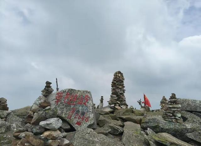 秦岭山脉，海拔超过2000米的山峰有哪些