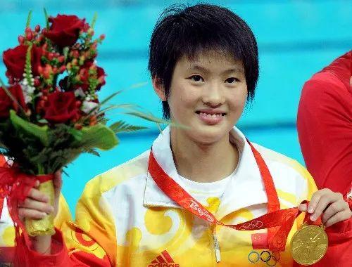 “跳水女神”陈若琳：肤白貌美，身材丰腴傲人，眼神勾魂有魅力