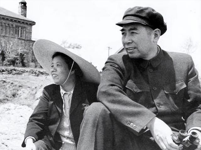 原国务院总理李鹏曾坦言：外界传我是周总理养子的说法	，并不确切