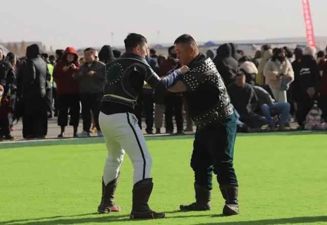 策马踏雪欢歌起！达茂旗冬季那达慕“热力值”超标