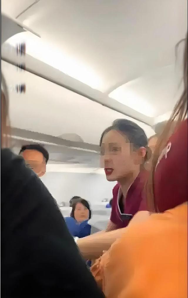 他还是个孩子啊！ 南航飞机上四个大人打一个姑娘，全网都炸锅了！