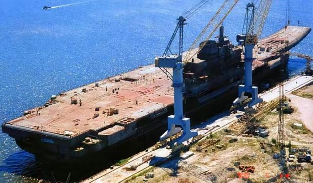 中国花2000万买个航母空壳？乌专家：光是4个发动机就超过两千万