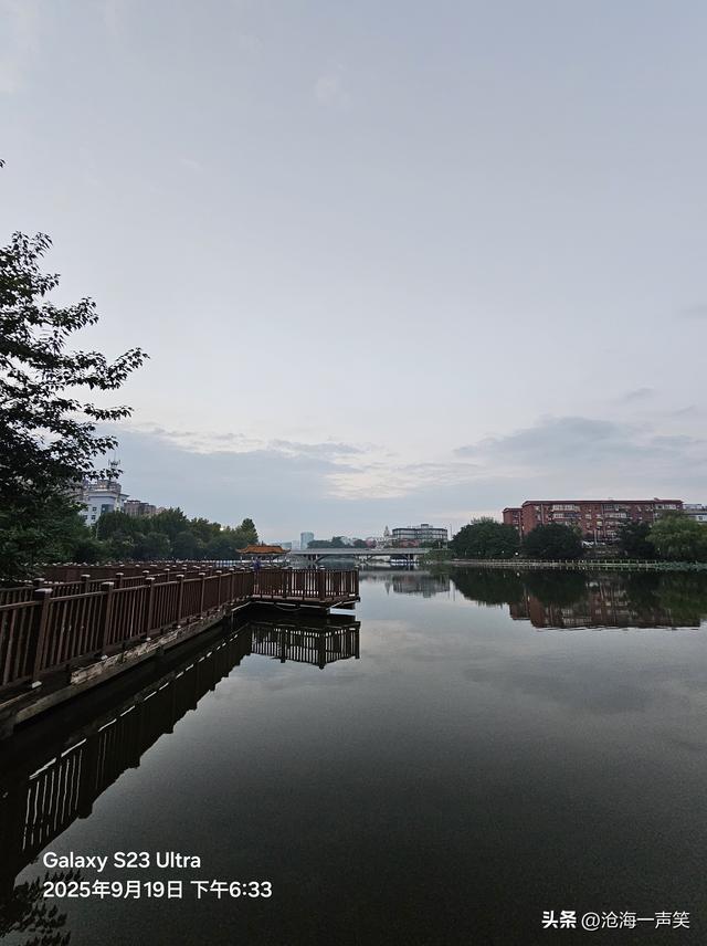 郑风苑，风月无边满庭芳华，小桥有意流水无情，情到尽头皆是空！