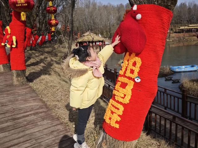 火爆出圈！文池景区童趣树偶成新春打卡爆款