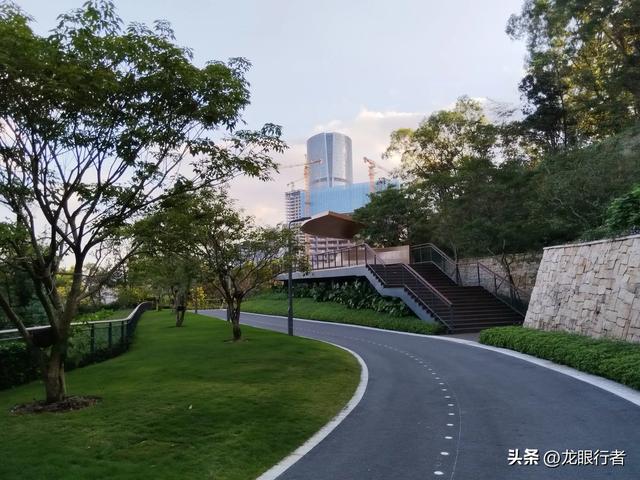 从地铁口出发，游逛刚刚开放的鲲鹏径二号及三号桥