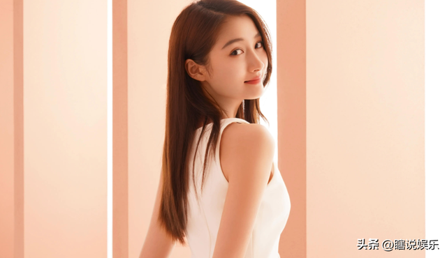 分手传闻仅7月，关晓彤高调官宣喜讯，全网恭喜，终于等到这一天