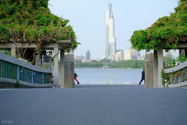 南京最值得去的10个免费景点推荐，不花一分钱玩转金陵城！快码住