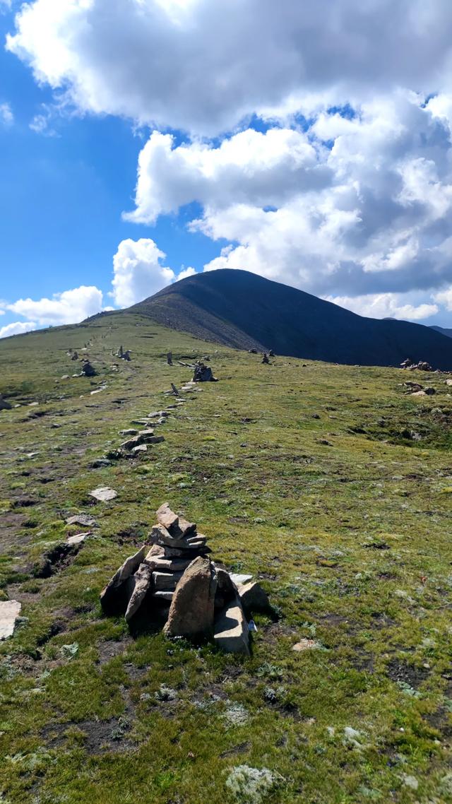 爬拉萨哲蚌寺后山，从海拔3600米到山顶5300米，上下20公里