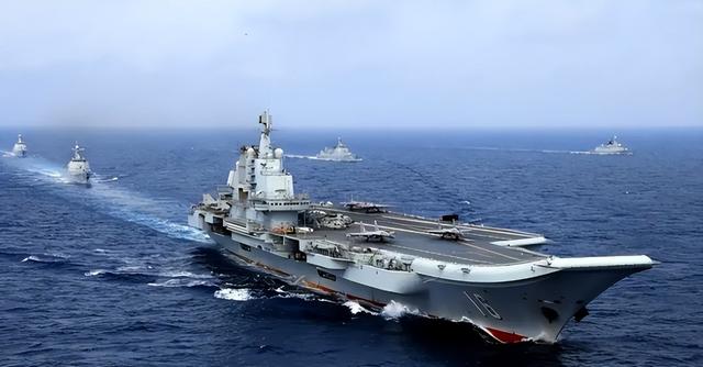 辽宁舰西太平洋亮剑！破日本警戒线，要环日航行？美航母紧急赶回