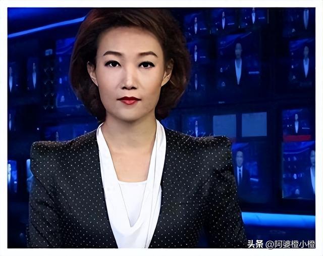 事实证明，48岁“出席阅兵解说”的李梓萌，已经走上了另一条大道