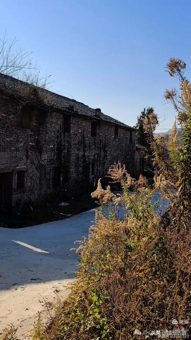 探秘浙江前方头！那里有蛇蟠石建造的粉色石屋、深不可测的石窟群
