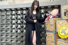 男子咖啡馆偶遇漂亮妹子，网友评论：场面堪称完美图片