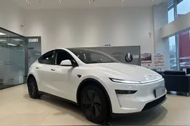 特斯拉焕新版Model Y及人形机器人Optimus亮相直播株洲春季车展图片