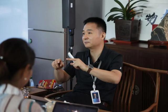 如何帮孩子立足于AI时代？这群父母找到了答案