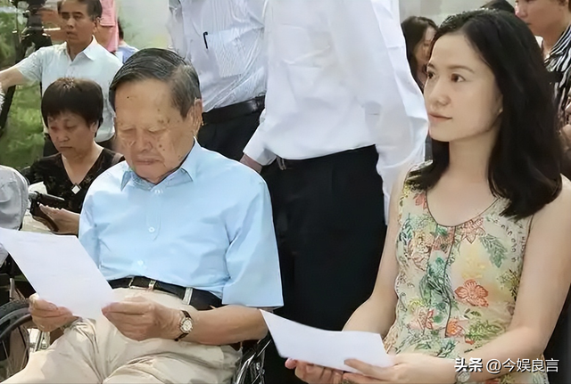 演都不演了？杨振宁去世仅4天，恶心的事就发生了，还不止一件！