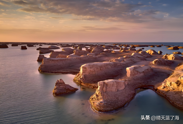 Day 3：德令哈 → 大柴旦翡翠湖 → U型公路 → 水上雅丹（荒野之旅）