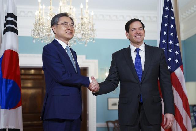 李在明想得挺美！自己亲自访美，派代表团赴华，邀中美到韩国做客