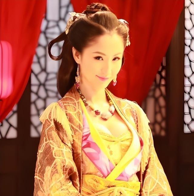 两脱成名，因失恋接拍三级片，从“东方第一美人”到“3D女神”