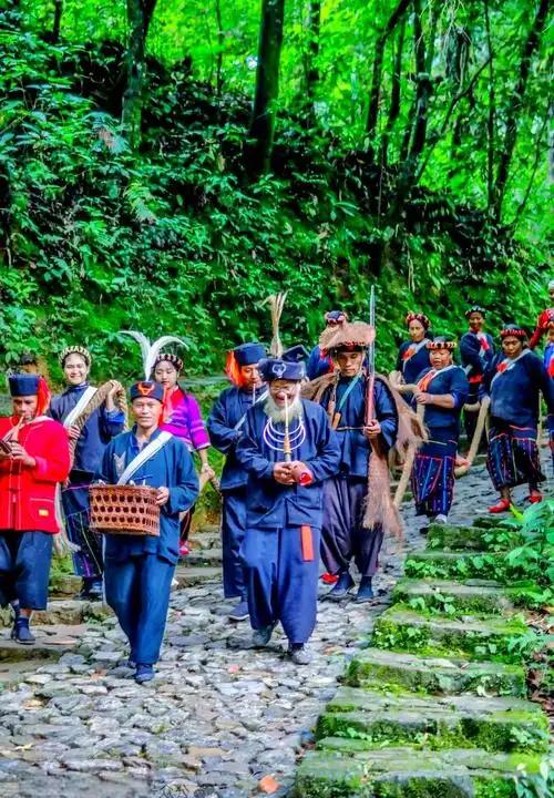 九年记录翁丁变迁:刘春雨直言,文化之变藏在村寨的烟火与灰烬里