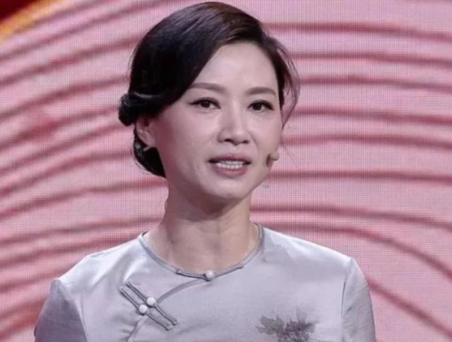 中南大学美女教授杨雨，一句好酒好色，把李清照从庙堂拉回人间