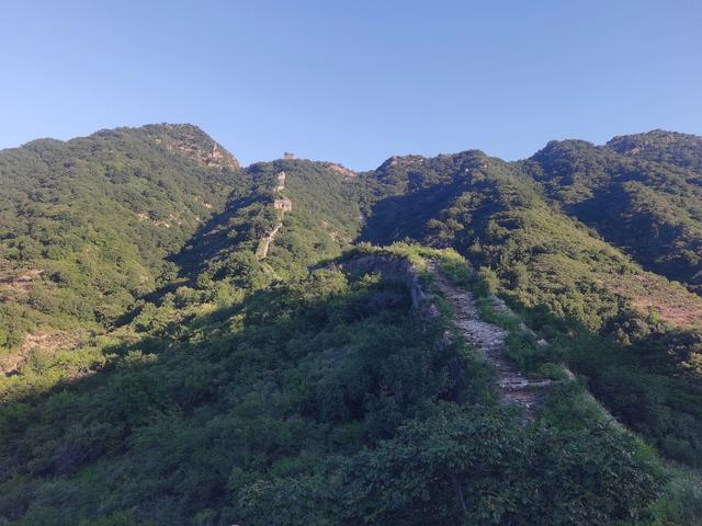 长城青山关初秋晨景
