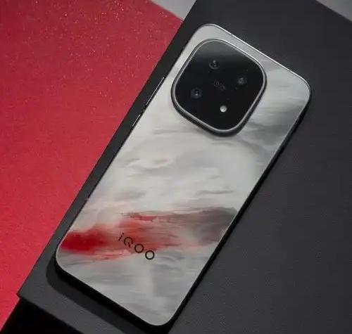 2025年手机性能天梯榜：这四款“性能怪兽”为何能稳坐第一梯队？