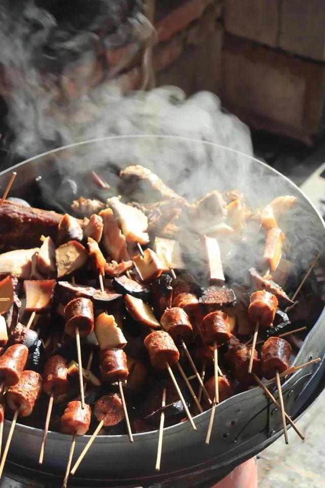 烟火漫石泉，山水寄长情